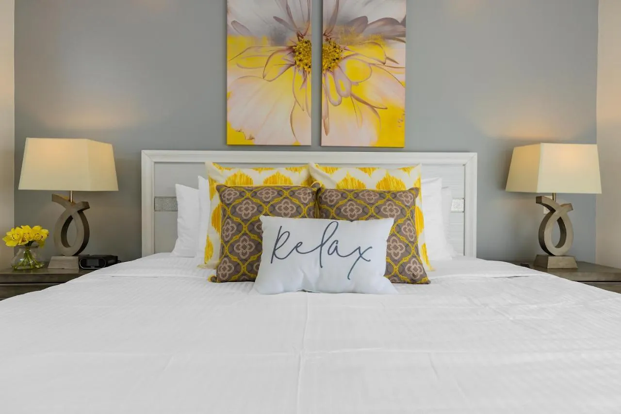 Azure Beach Residences Palm Beach 0*,