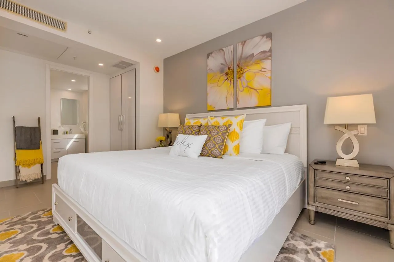 Azure Beach Residences Palm Beach Apartamento