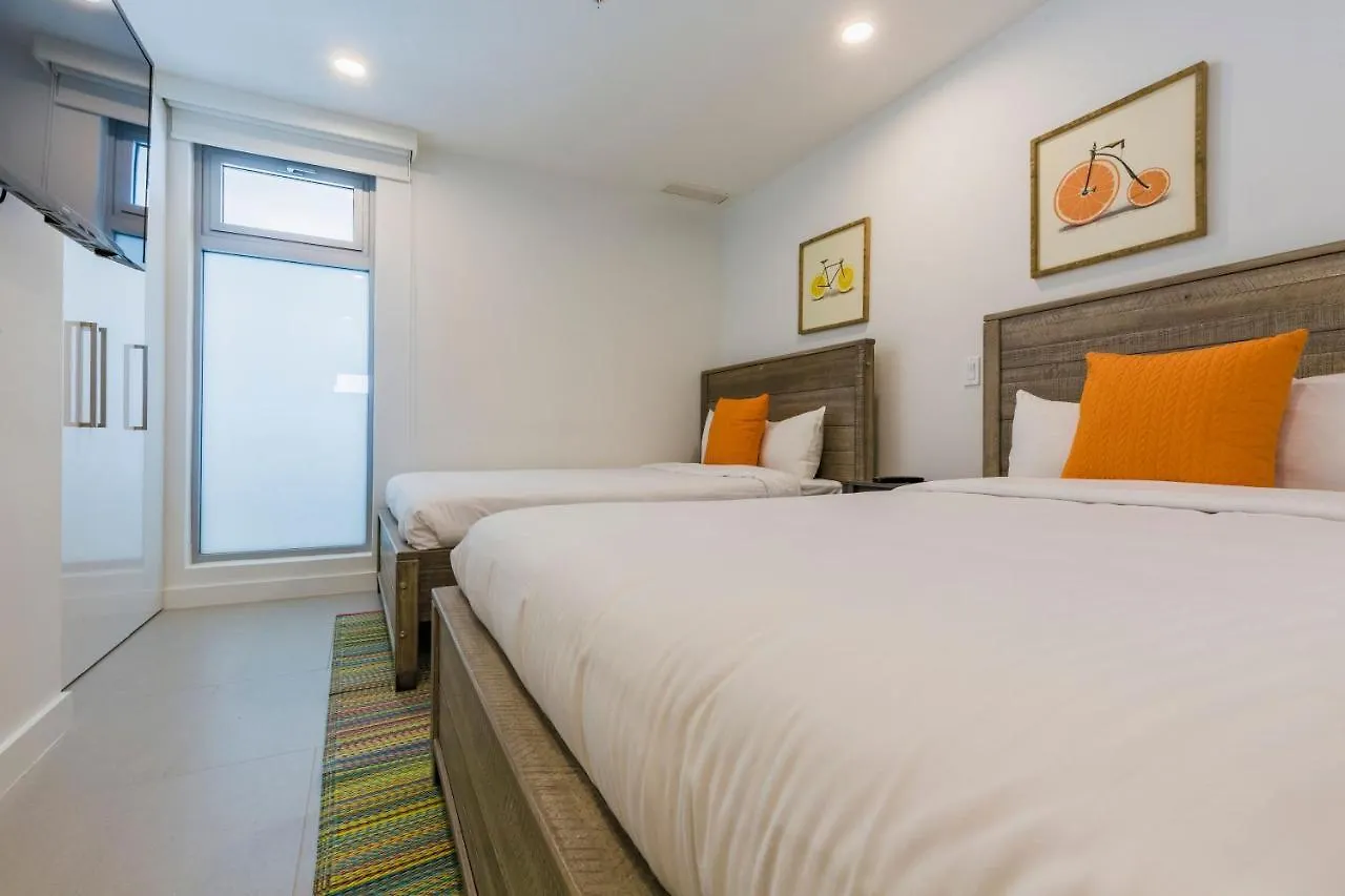 Azure Beach Residences Palm Beach Apartamento